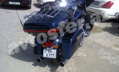 Əcaib səs çıxaran 50 minlik motosikletlər cərimə meydançasında – FOTO