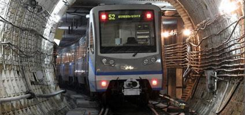 Metroda dəhşət: Kişi özünü qatarının altına atdı