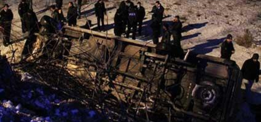 Avtobus aşdı: 18 ölü