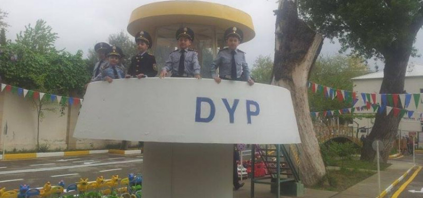 Təhsil Nazirliyi məktəblərdə yol hərəkəti qaydalarının təbliğinə başladı
