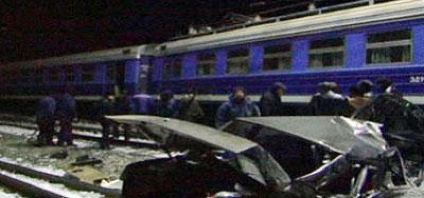 Maşın qatara girdi, ölən və yaralılar var