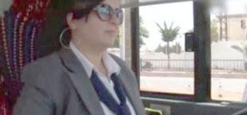 Avtobusu gözəlləşdirən qadın sürücü