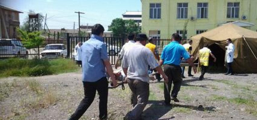 Yük vaqonları aşdı, əməliyyat başladı