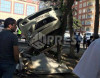 Maşın ağaca "dırmaşdı"