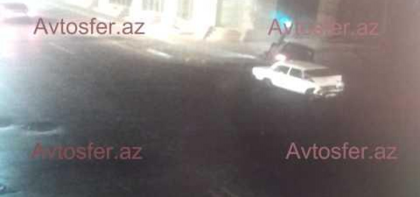 «07» «Mersedes»lə yarışa çıxdı; qəza törədib svetofora girdi