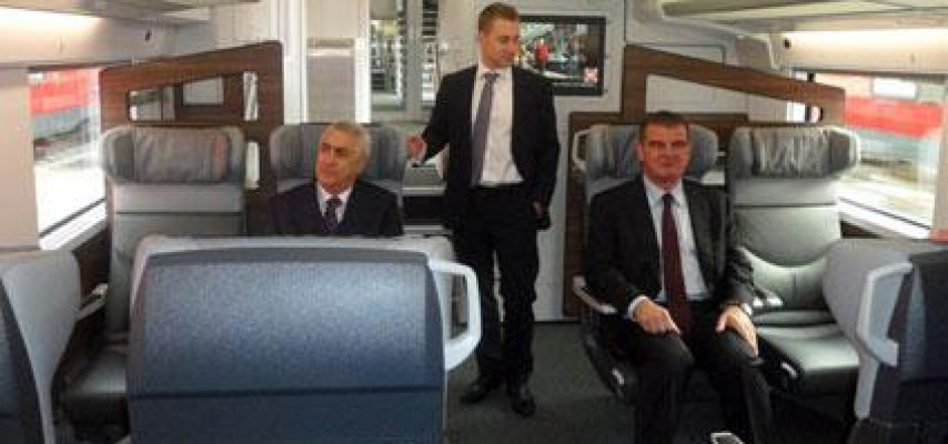 İkimərtəbəli qatarlar gəlir
