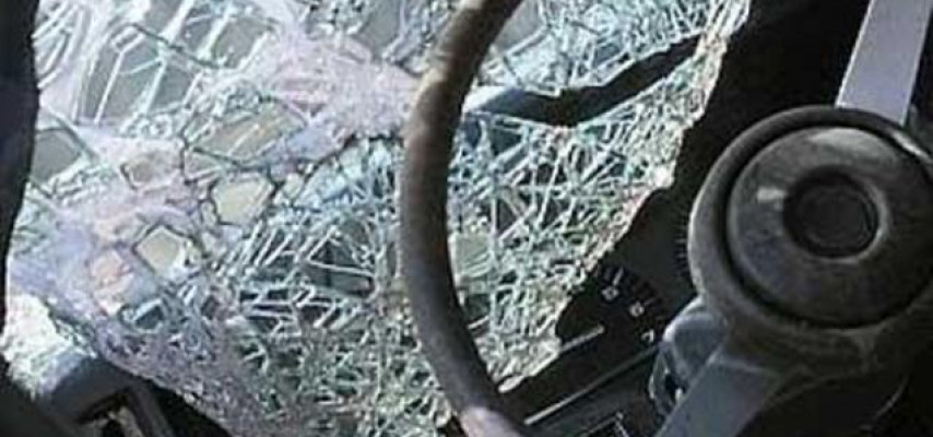“Hyundai” ağaca çırpıldı - Sürücü yaralandı