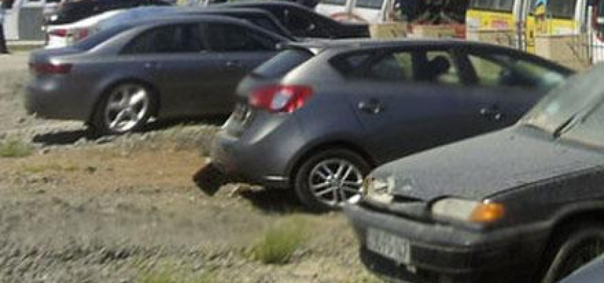 Cəriməsi olanlar oxusun; Yol polisi maşınları cərimə meydançasına yığır