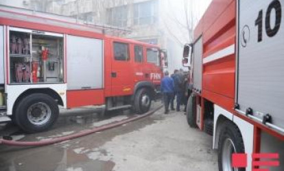Bakıda yük maşını yandı: sürücü yaralandı