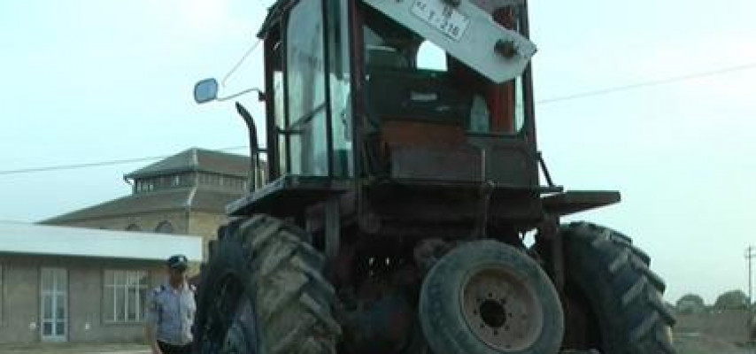 Azərbaycanda traktor aşdı, sürücü öldü