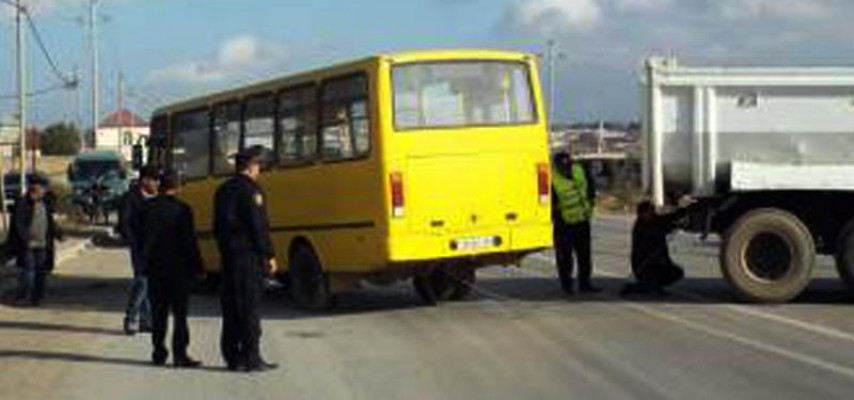 Sumqayıtda marşrut avtobusu qəzaya düşüb, yaralananlar var