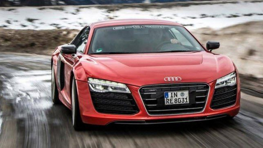 Elektriklə çalışan və sürücüsüz hərəkət edən “Audi”