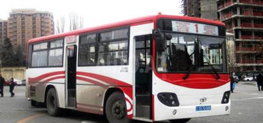 Bağlanan və yolu dəyişən avtobuslar