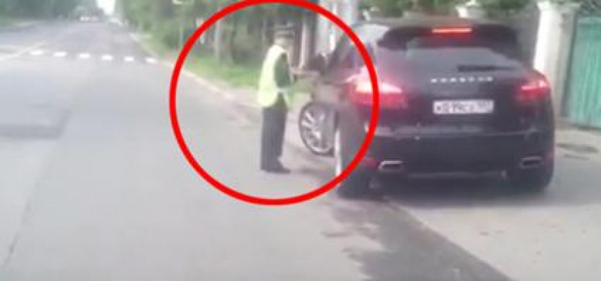 Uşaq yol polisi formasında "Porsche"ni saxlatdırdı