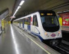Metroda ayaqlarını aralayıb oturanlar cərimələnəcək