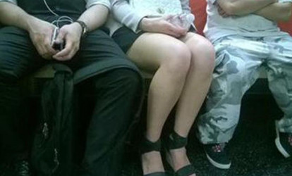 Metroda ayağını aralayıb oturan kişilərə cəza