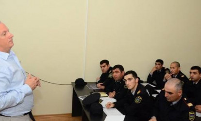 Metro polisləri treninqlərə başladı