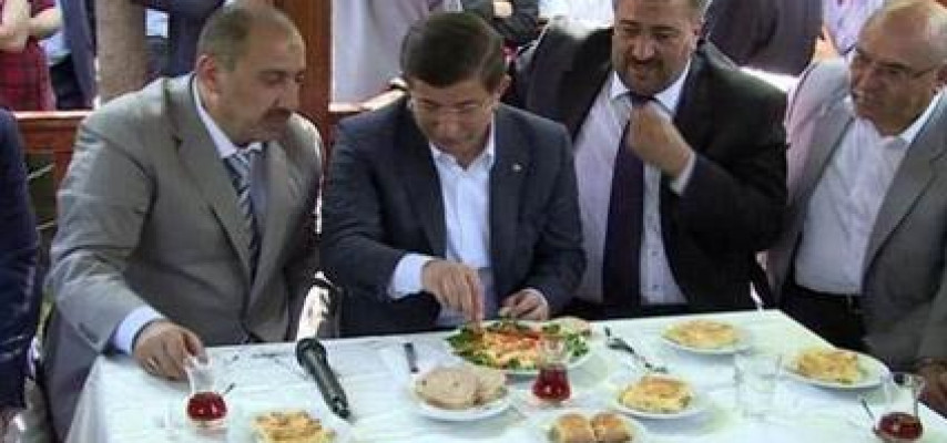 Baş nazir taksi sürücüləri ilə çığırtma yedi