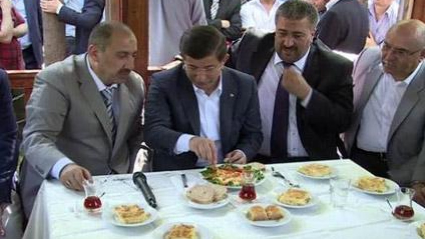 Baş nazir taksi sürücüləri ilə çığırtma yedi
