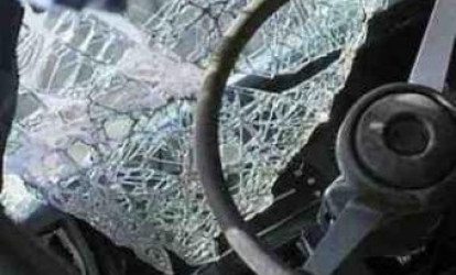 Göyçayda qonşuların maşınları toqquşdu, ikisi də yaralandı