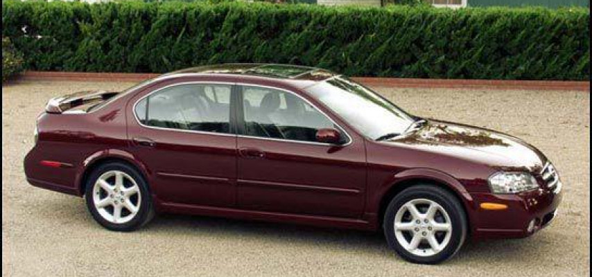 Bakıda "Nissan Maxima" yarı qiymətinə satıldı