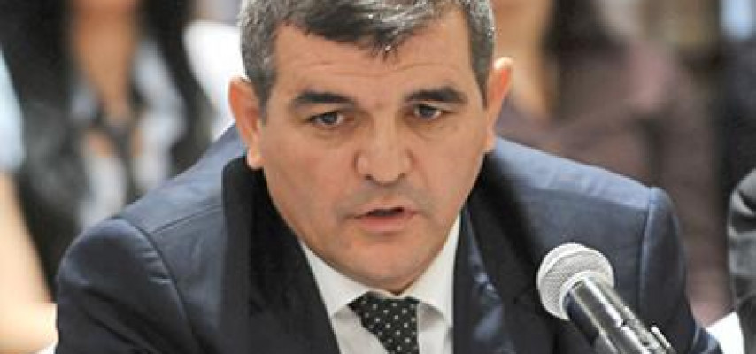 Daha bir deputat maşından imtina etdi