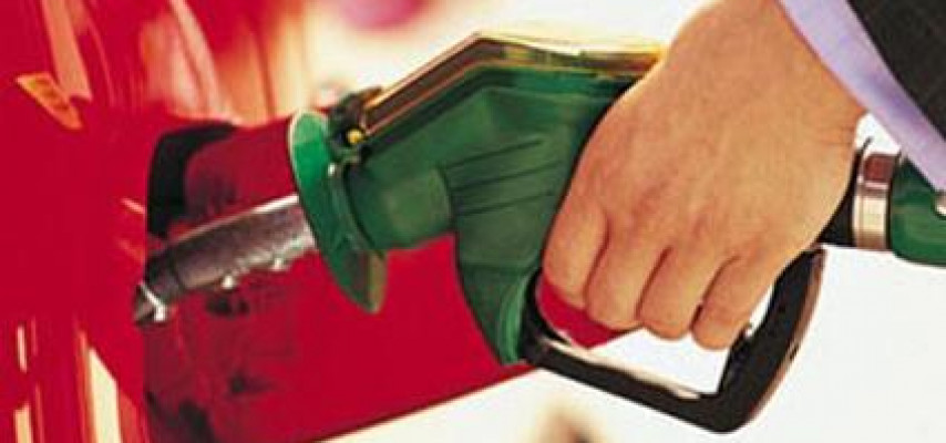 Avtomobil benzini istehsalı artıb