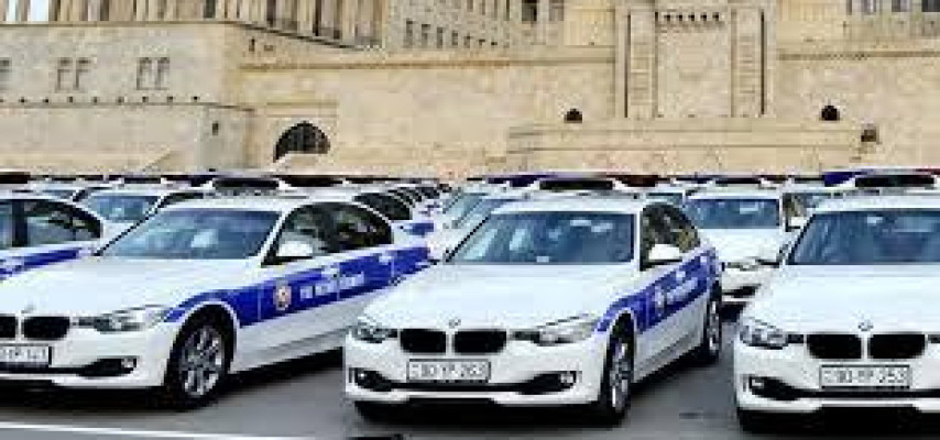 Bakıya gələn turistlər polislərimizdən razılıq etdi