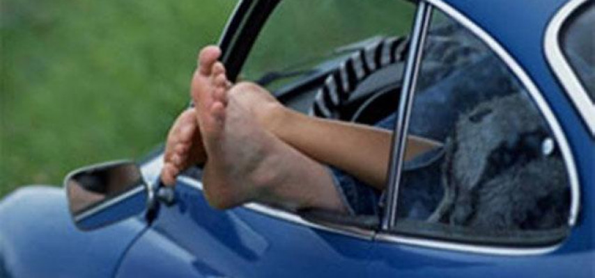 Maşında sevişmək, cins geyinmək …