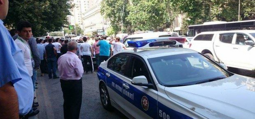 Bakıda xanım sürücü aləmi bir-birinə qatdı