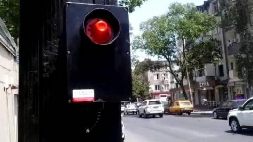 Bakının danışan svetoforları - "Gözləyin" və "Keçin" -VİDEO