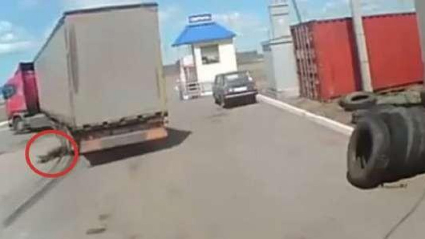 TIR ustanın üstündən belə keçdi  (18+)