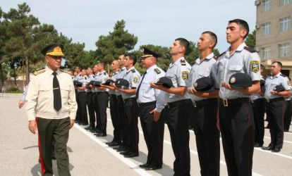 Boyu 175-dən yuxarı olanlar nazirin qəbuluna gəlsin