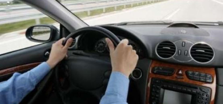Sükan arxasında musiqi dinləmək niyə təhlükəlidir?