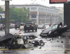 "Porsche" dirəyə çırpılıb ortadan bölündü