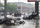 "Porsche" dirəyə çırpılıb ortadan bölündü