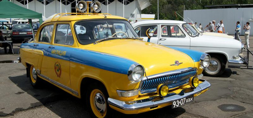 Retro avtomobillər festivalı keçirilib