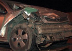 Qaradağda «Mercedes» dəmir çəpərə girdi: sürücü yaralandı