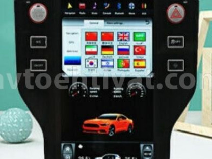 Ford Mustang, Tesla monitoru