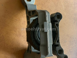 Kuga 1.6 motor üçün motor yastığı.