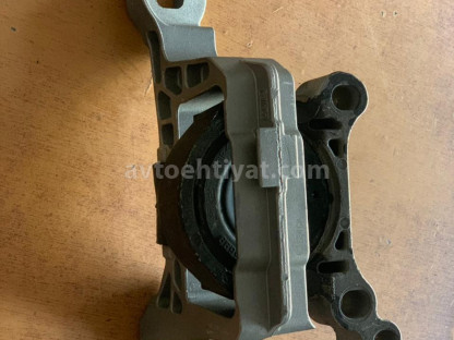 Kuga 1.6 motor üçün motor yastığı.