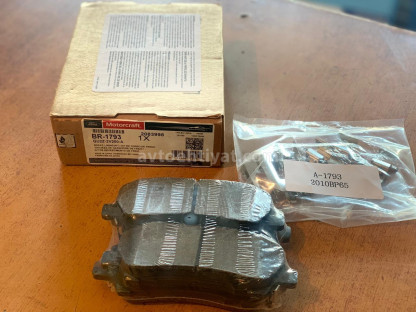 Mustang 2.3 üçün arxa əyləc üzlüyü(nakladkası)