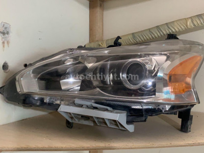 Nissan Altima L33, sol farası