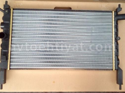 Bmw 528i E39 su radiatoru