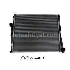 BMW 3 E46 su radiatoru