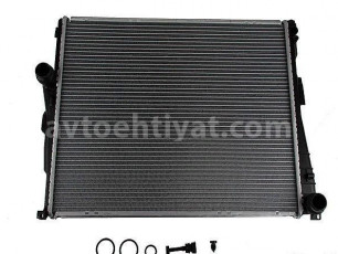 BMW 3 E46 su radiatoru