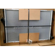 BMW 7 III (E38) su radiatoru