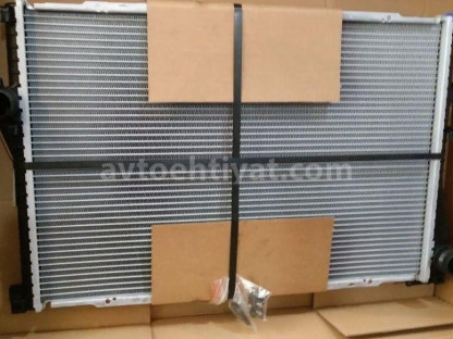 BMW 7 III (E38) su radiatoru